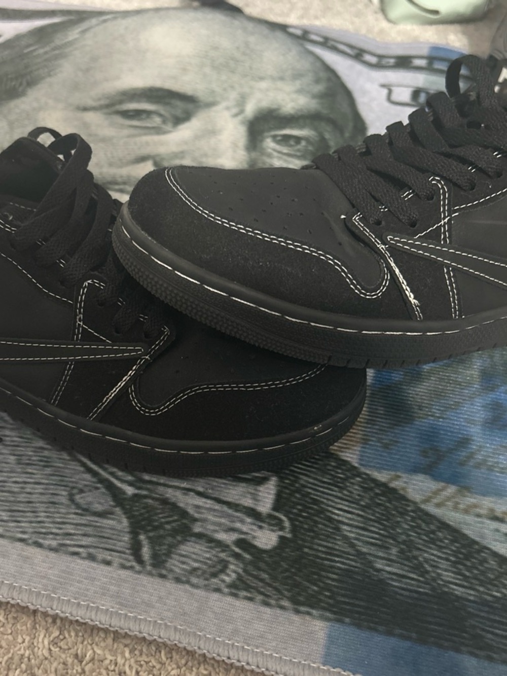 Nike Men's Black Low-Top Sneakers with White Stitching